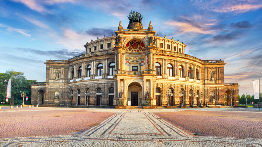 Keindahan Megah Semperoper Dresden Gedung Opera Bersejarah