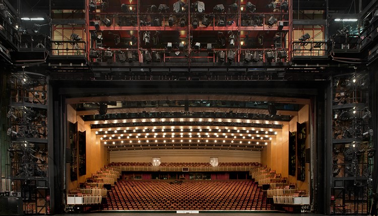 Keindahan Panggung Opera di Nationaltheater, Mannheim